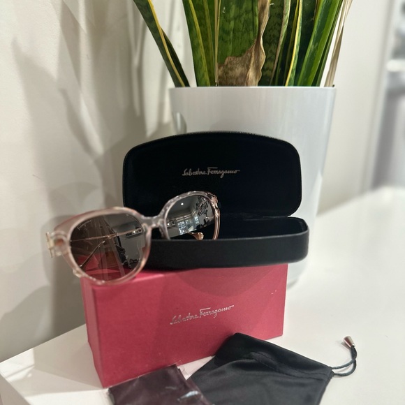 ❌SOLD❌ Brandnew Salvatorre Ferragamo Sunglass - Picture 10 of 13